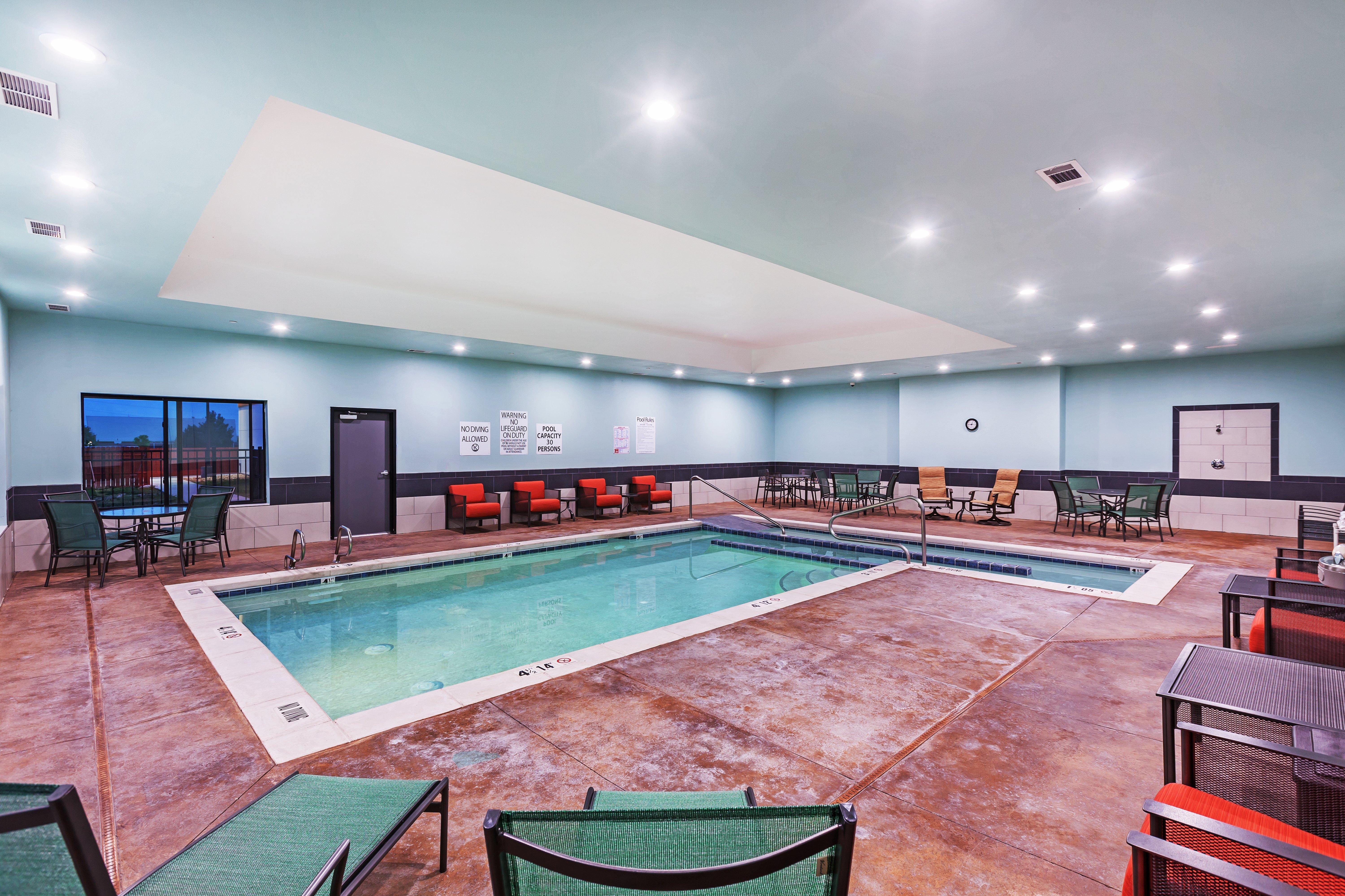 Holiday Inn Express & Suites Perryton By Ihg Lord Exterior photo