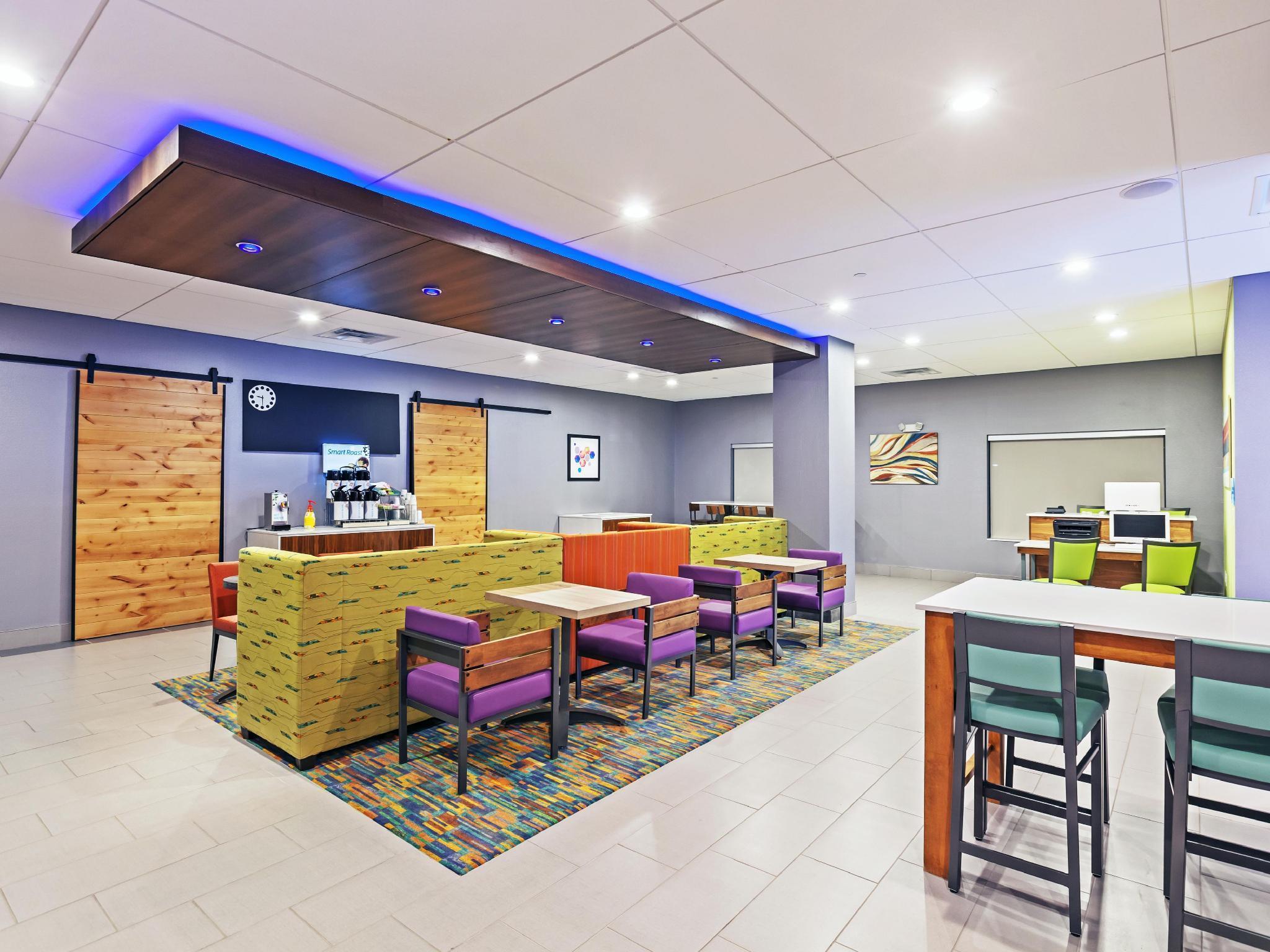 Holiday Inn Express & Suites Perryton By Ihg Lord Exterior photo