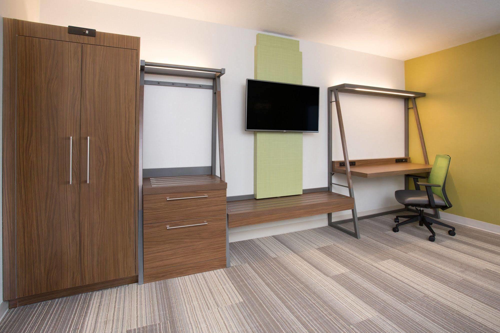 Holiday Inn Express & Suites Perryton By Ihg Lord Exterior photo